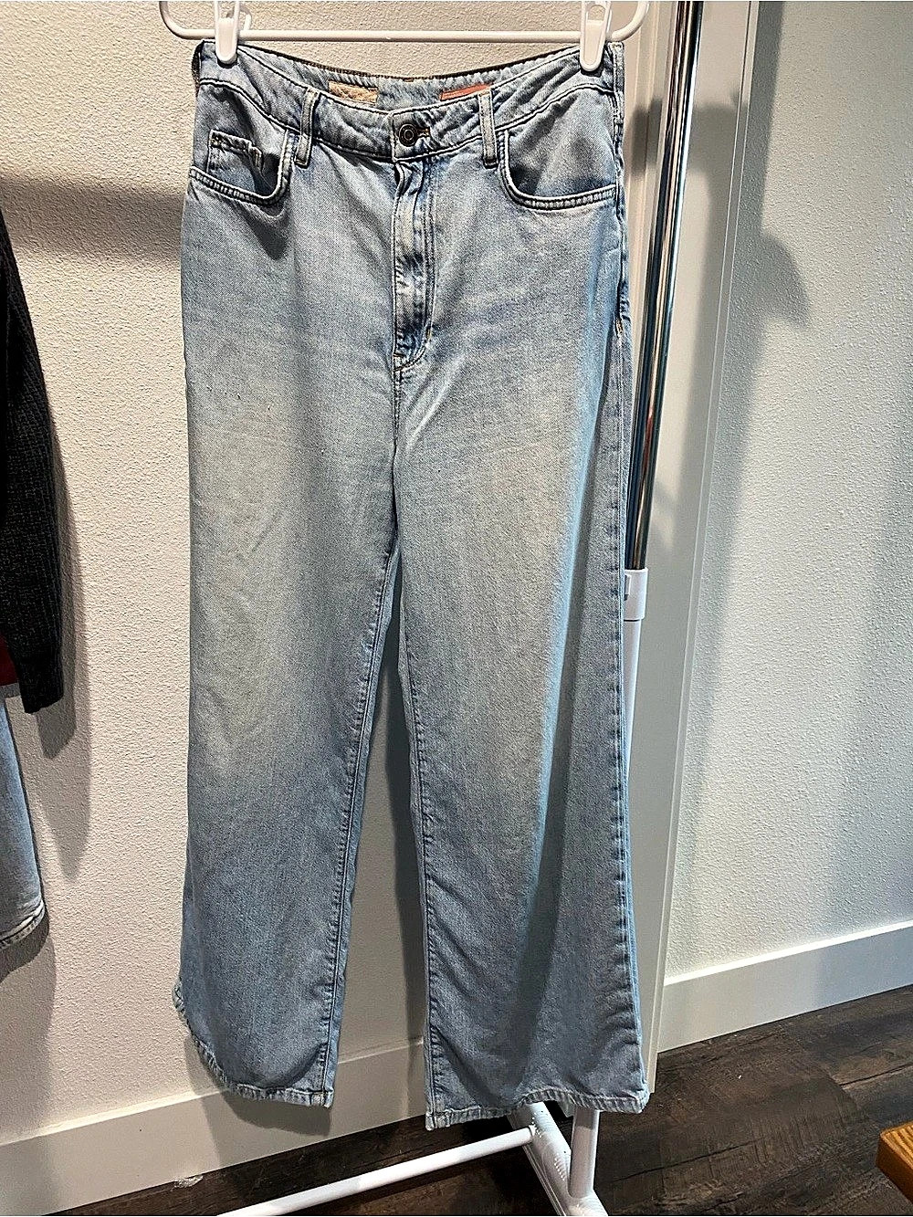 PILCRO Straight Leg Jeans in Blue Waist 29